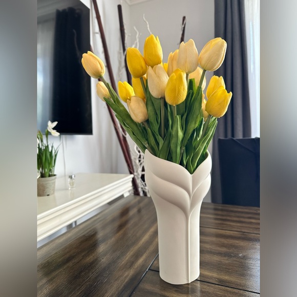 Tulips Artificial Flowers Real Touch Wedding/Party Decor 37 Pieces Yellow - Picture 7 of 16